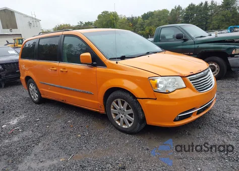 2015 Chrysler Town & Country Touring z USA, uszkodzony, nr VIN 2C4RC1BG7FR626903